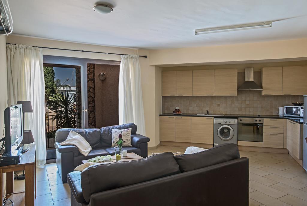 Napiana Apartments ไอยานาปา ภายนอก รูปภาพ